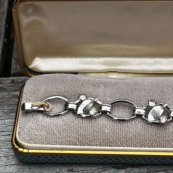 Vintage Silver Toned Krementz Clear Rhinestone Leaf Bracelet Retro - Picture 6 of 11